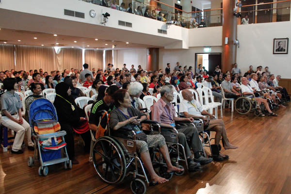 当斋戒月遇上吉祥月  布施不分宗教