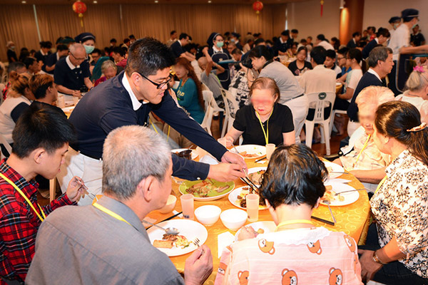 Fragrance of Love Fills Hearts & Bellies at “Reunion Dinner”