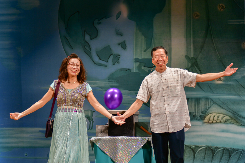 轻松有趣的魔术表演赢得全场掌声。(摄/ 林碹珠)